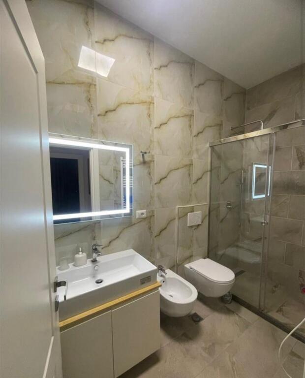 Super Apartament i ri me qera tek Pazari i Ri (600 Euro)