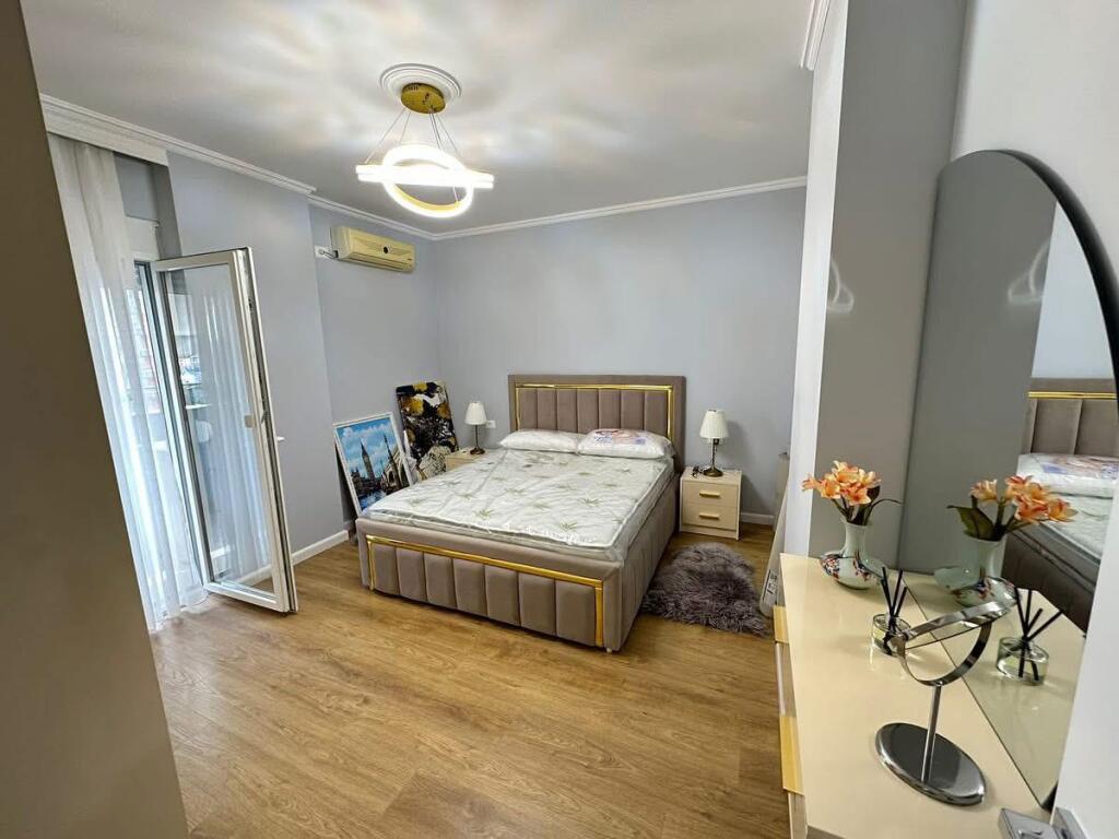2+1 apartment for rent in Zogu i Zi.