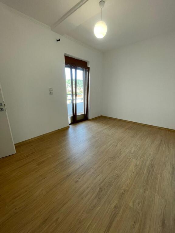 2+1 apartment for rent, only with a buffet, new building in Selite.