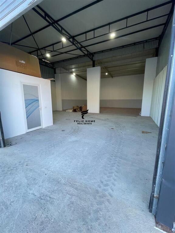 MAGAZINE ME QERA 500 M2 RRUGA E KAVAJES 1.800 EURO