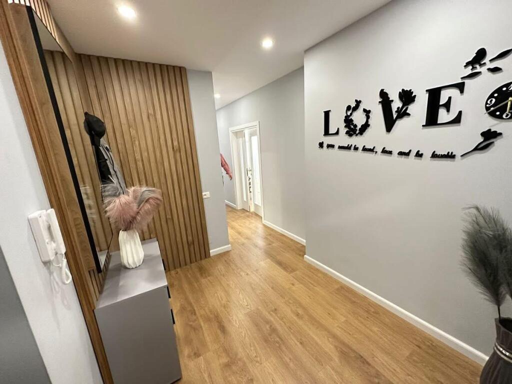 2+1 apartment for rent in Zogu i Zi.