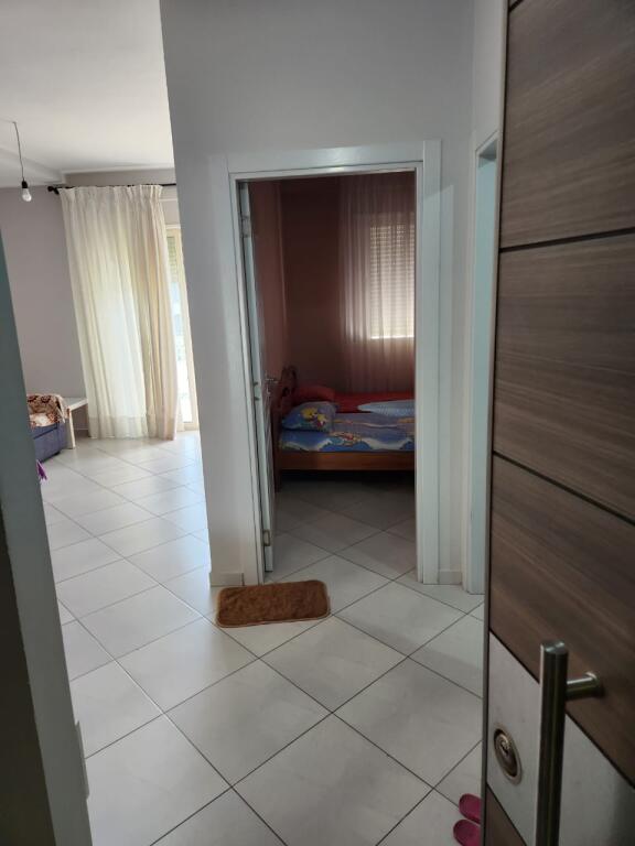 1+1, furnished, at the Golden Park complex, price 400 euros.