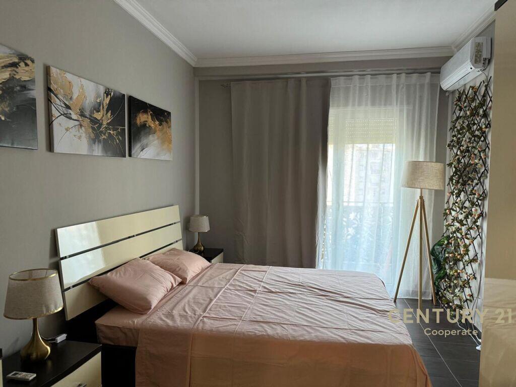 Vendesi appartamento moderno vicino alla rotonda "Zogu i Zi" a Tirana, edificio nuovo con ipoteca.