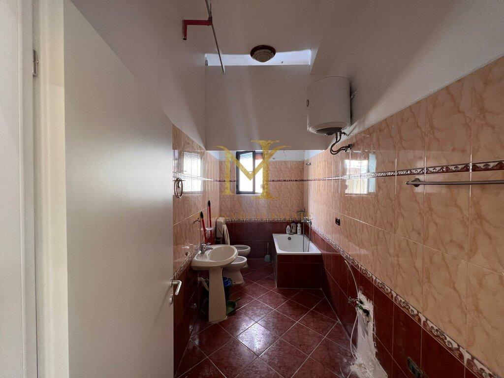 JEPET ME QERA AMBIENT BIZNESI-BULEVARDI DURRES!!