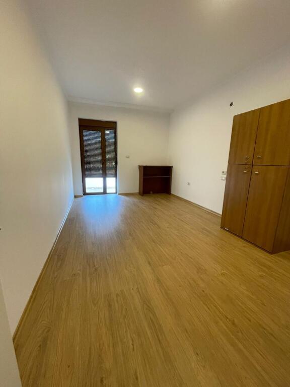 2+1 apartment for rent, only with a buffet, new building in Selite.