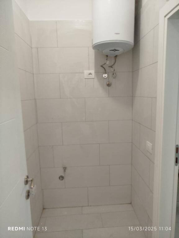 Apartment 2+1+2 for rent at the end of Blv Ri, Dine Hoxha street, for residential or office use.