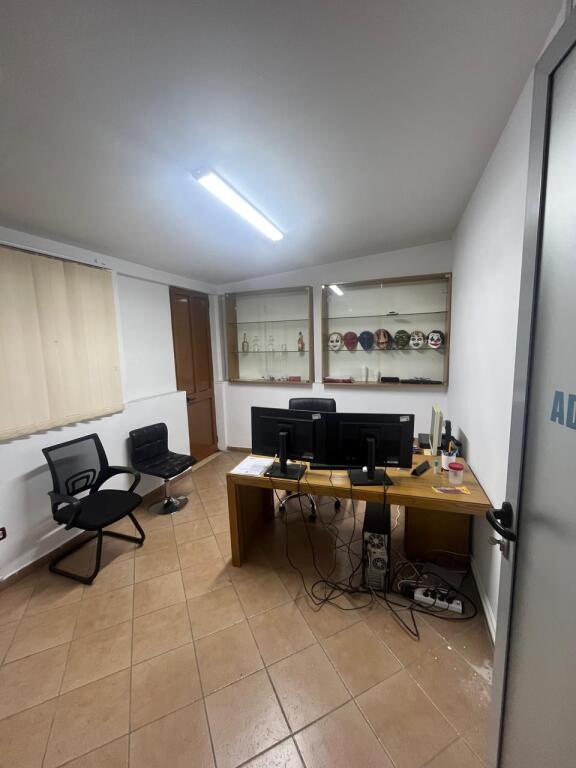 Zyrë me qira – Rruga Babe Rexha, pranë ish-parkut