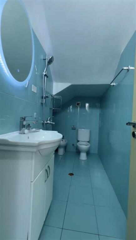 A 1+1 apartment is available for rent near the Fresh restaurant.