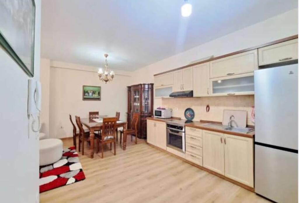 Apartament 2+1 me qira tek Rruga e Kavajes