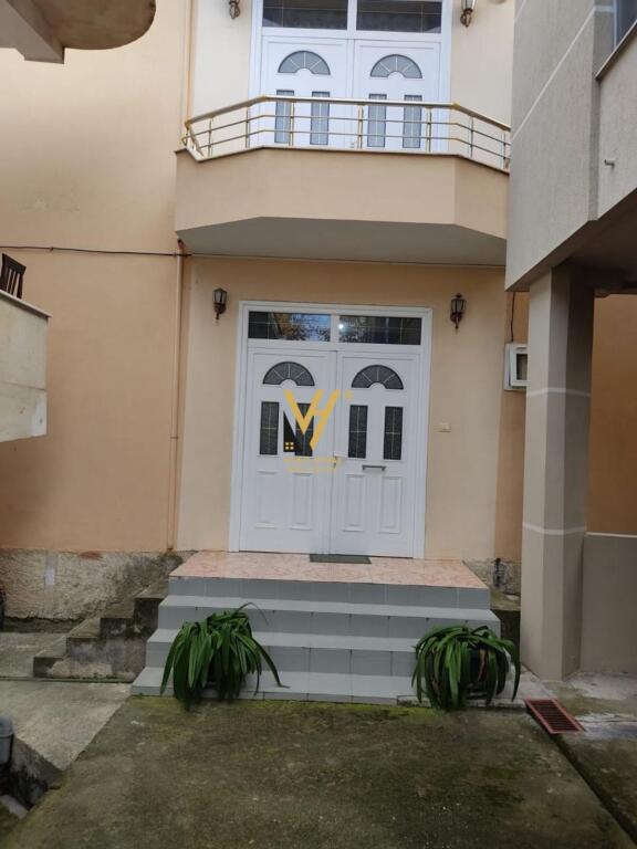 AFFITTASI INGRESSO 2+1+ GIARDINO IN ALI DEMI 38.000 LEK