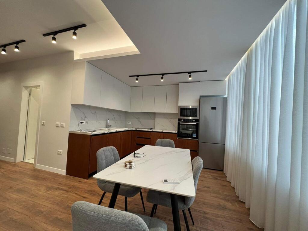 Jepet me qera apartament Luksoz 2+1+2 afer Kristal