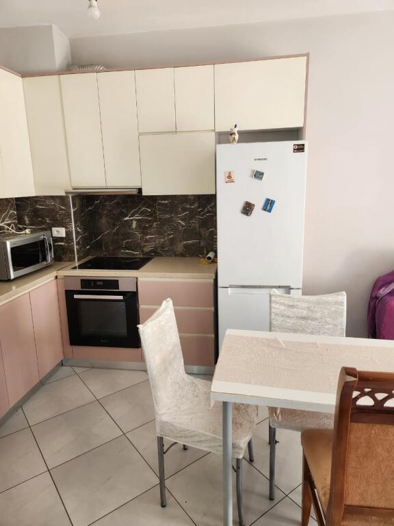 1+1, furnished, at the Golden Park complex, price 400 euros.