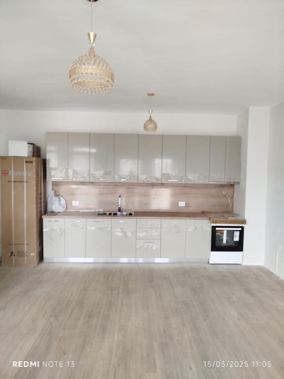 Apartment 2+1+2 for rent at the end of Blv Ri, Dine Hoxha street, for residential or office use.