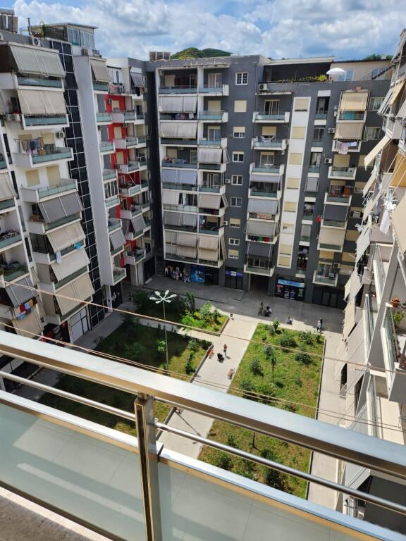 1+1, furnished, at the Golden Park complex, price 400 euros.