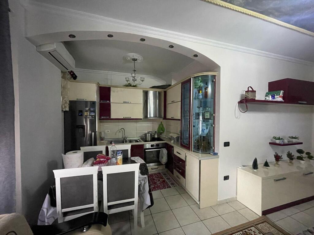 Affittasi appartamento 2+1+1 con balcone