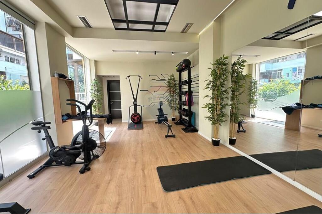 Shitet biznes fitnessi- EMS-studio gati per pune