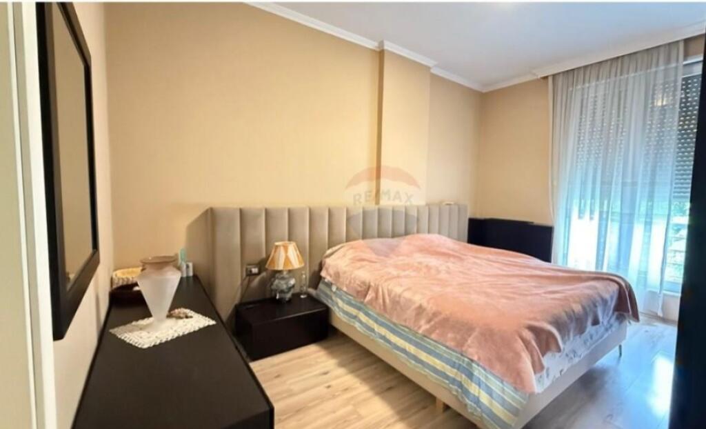 Jepet Apartament 3+1 Me Qera Tek Ambasada Amerikane