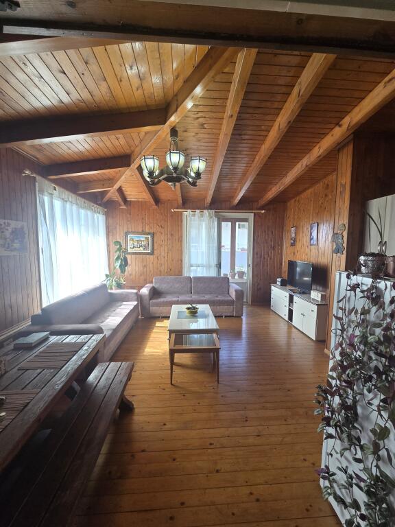 Apartament 1+1 për Shitje në Shkëmbin e Kavajës – Investim Ideal Pranë Detit!