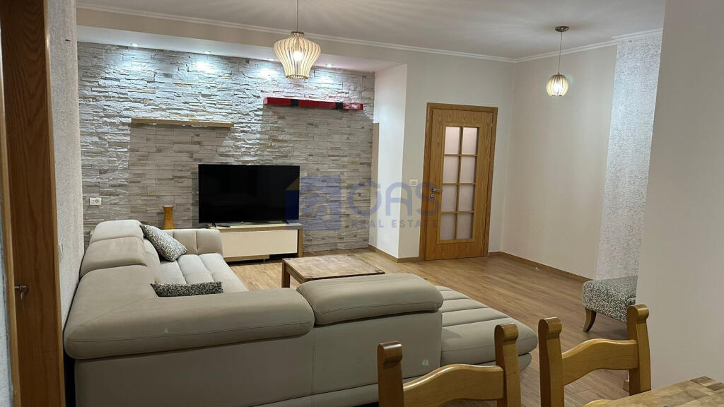 Apartment 2+1 for rent on Kavaja Street 620 euros.