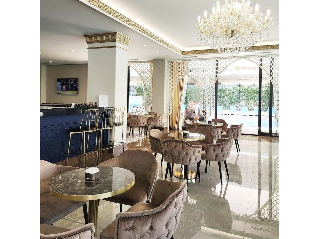 Shitet Super Hotel ne Golem 