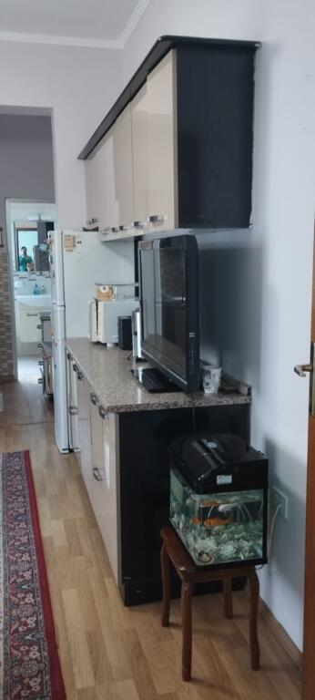 3+2, furnished, with parking, near the red school, 800 euros.