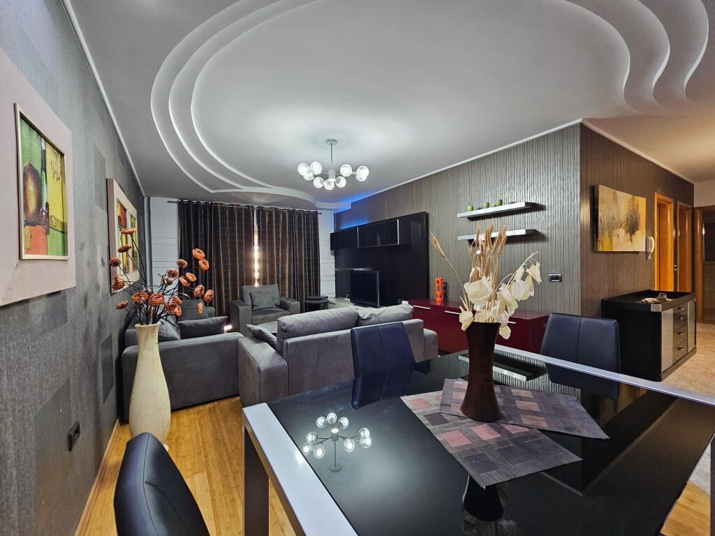 Jepet Apartament 2+1 Me Qera Tek Ambasada Amerikane