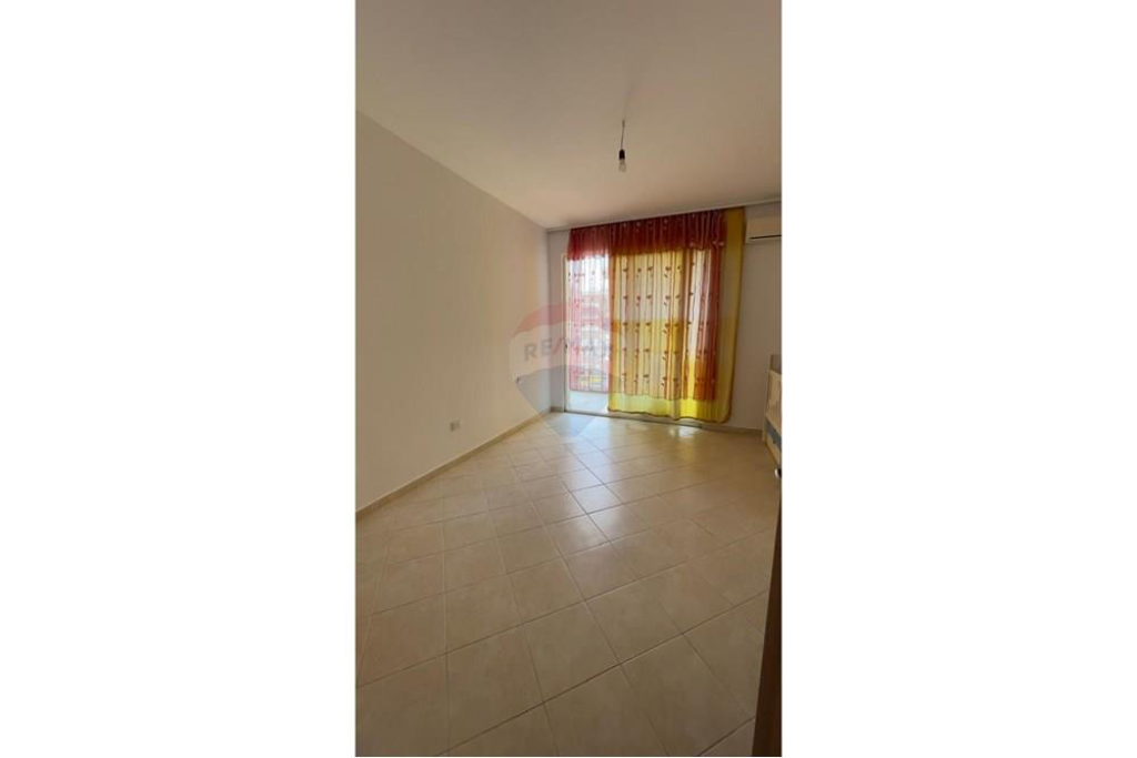 2+1 empty apartment for rent in Don Bosko!