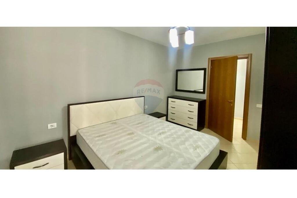 1+1 apartment for rent near the old Electric Market.