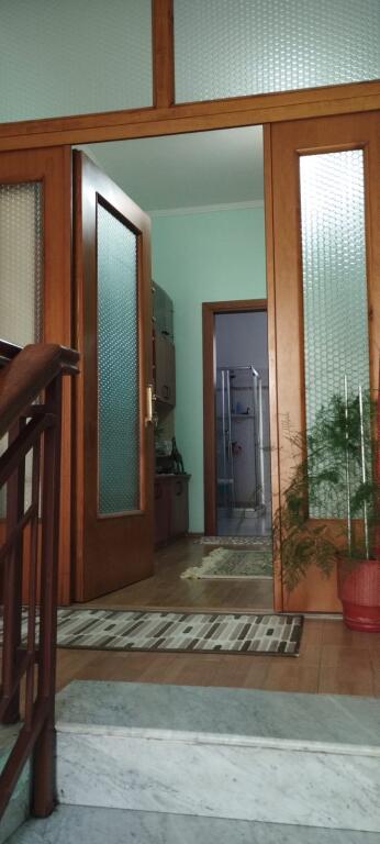 3+2, furnished, with parking, near the red school, 800 euros.