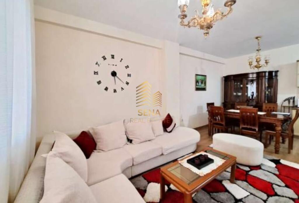 Qira, Apartament 2+1+2blk, Rruga Kavajes, 700 Euro/muaj-0692096050