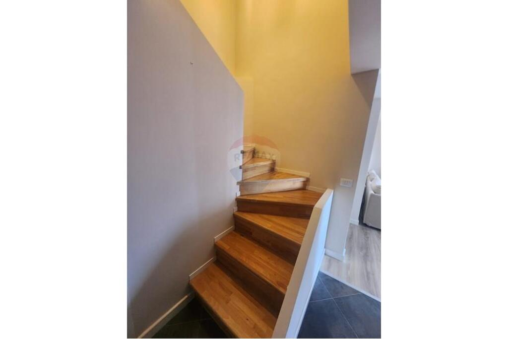 Penthouse 3+3 for Rent at Liqeni i Thatë