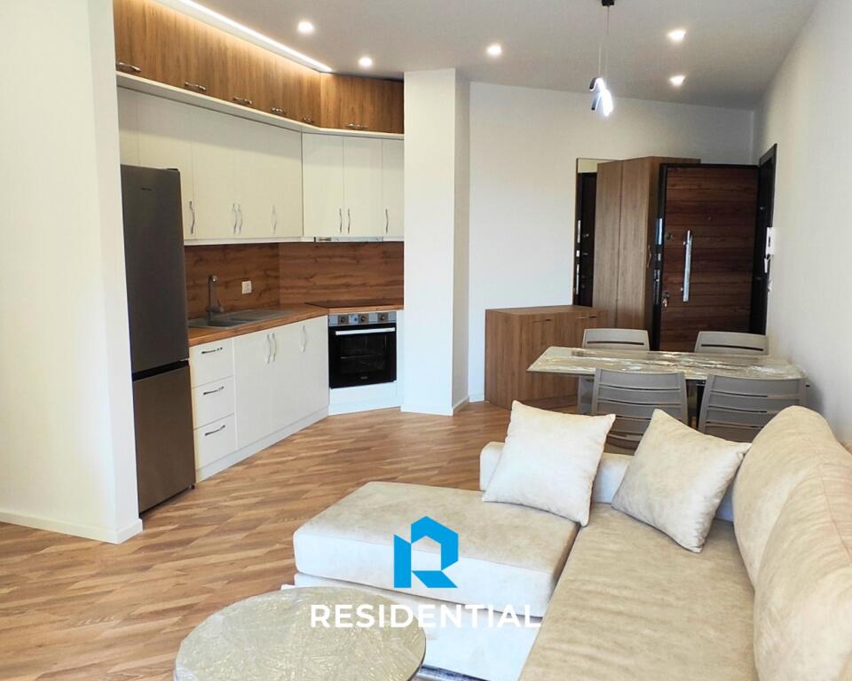 Tek Shkembi i Kavajes, Shitet Apartament 1+1 Me Pamje nga Deti Dhe Cmim Okazion!