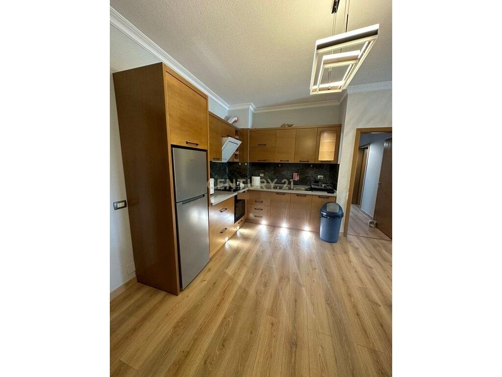 Appartamento 3+1+2T+2B in affitto – Lago Secco, Tirana! 1.200 € /Mese