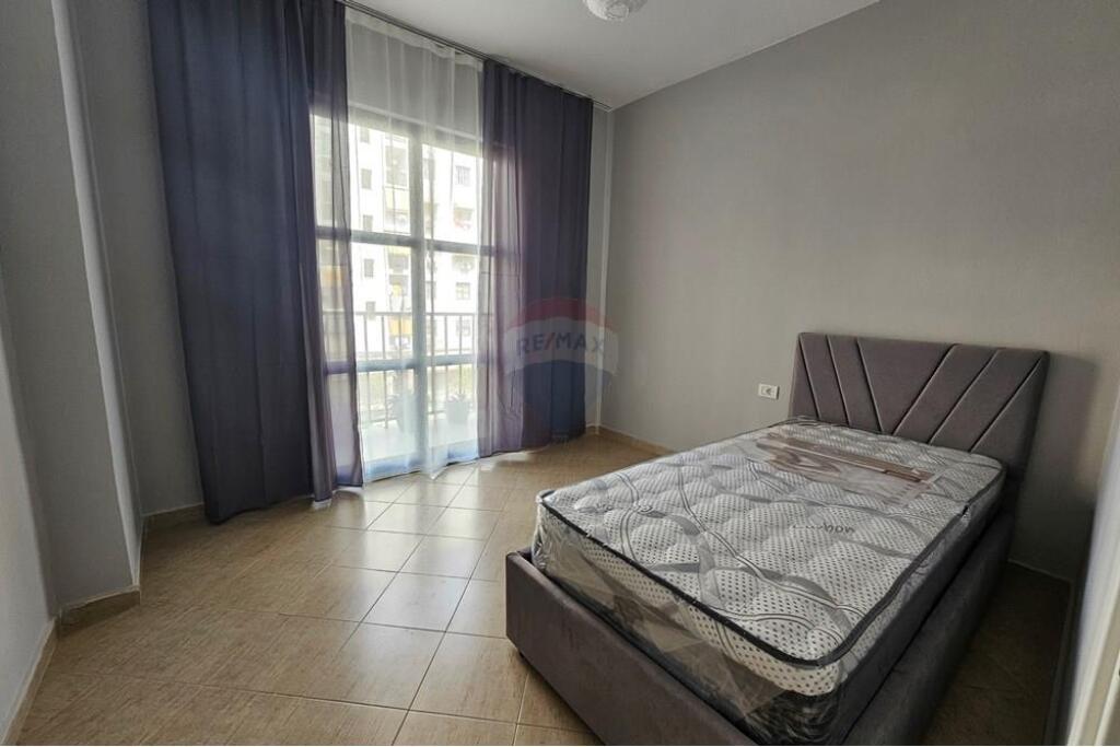 2 +1 apartment for rent near the Medresea by Concord!