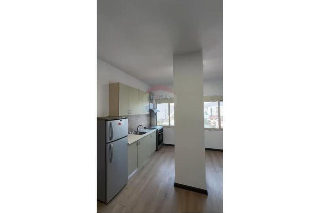 🏢 Office for Rent at Komuna e Parisit – Near Kristal Center