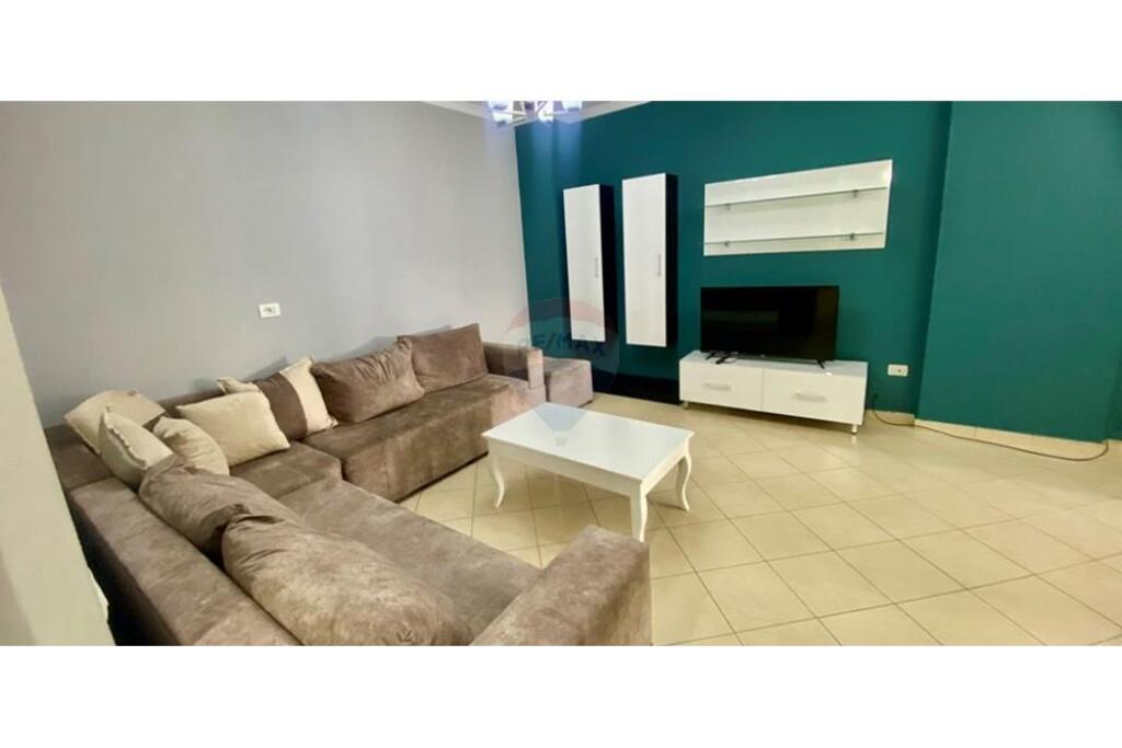 1+1 apartment for rent near the old Electric Market.