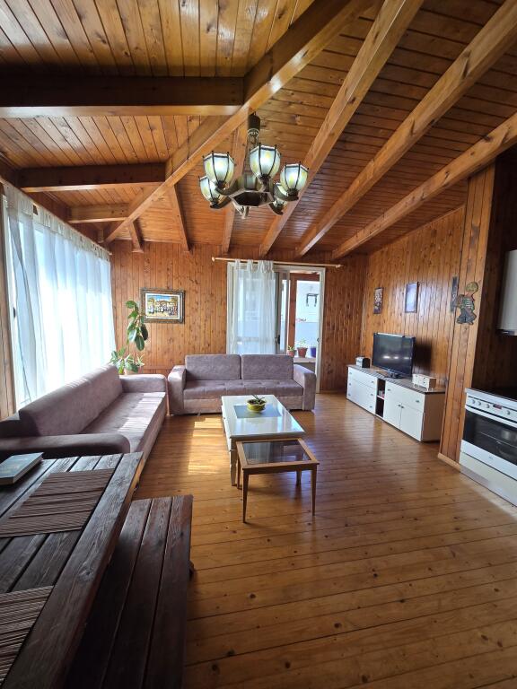 Apartament 1+1 për Shitje në Shkëmbin e Kavajës – Investim Ideal Pranë Detit!