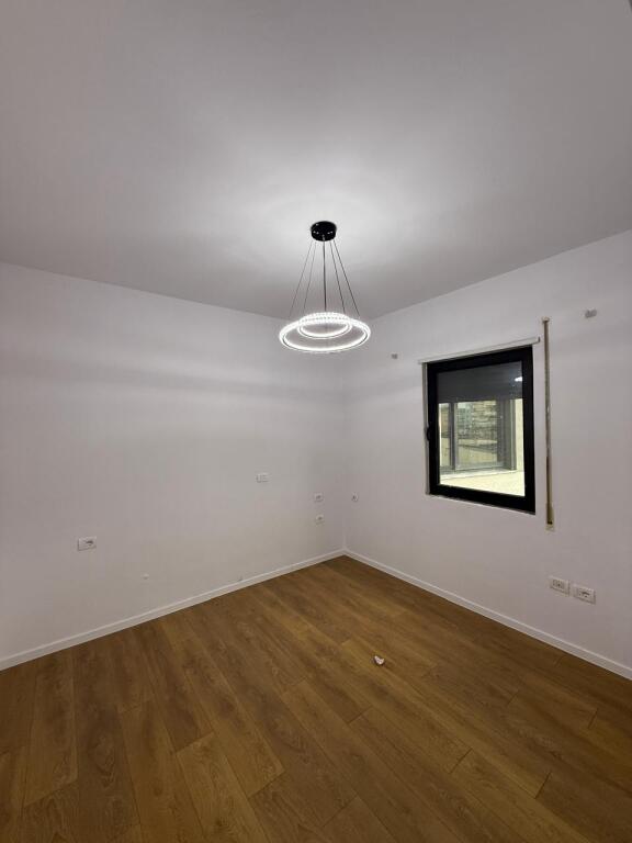 2+1, invested, at the new market, 180,000 euros negotiable.