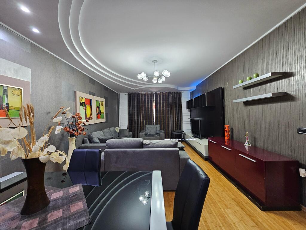 Jepet Apartament 2+1 Me Qera Tek Ambasada Amerikane