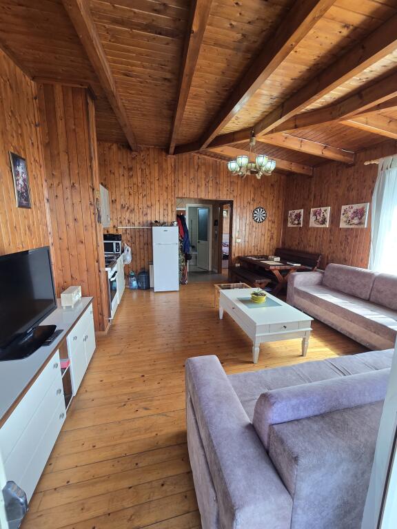 Apartament 1+1 për Shitje në Shkëmbin e Kavajës – Investim Ideal Pranë Detit!