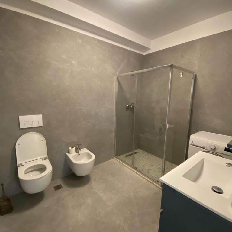 Appartamento in affitto 3+1+2 presso l'ex Campo dell'Aviazione (ID B230154) Tirana