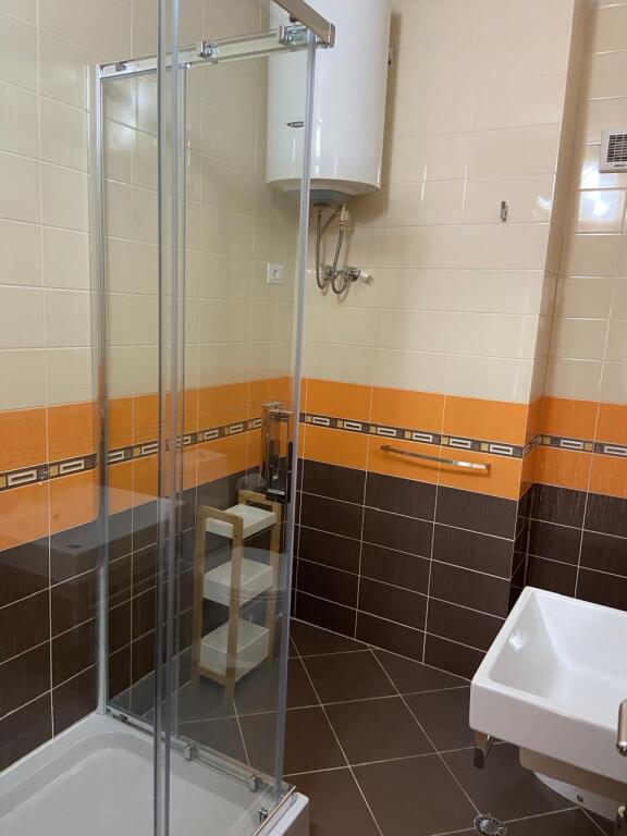 A 2+1 apartment is for rent near the Faculty of Law.