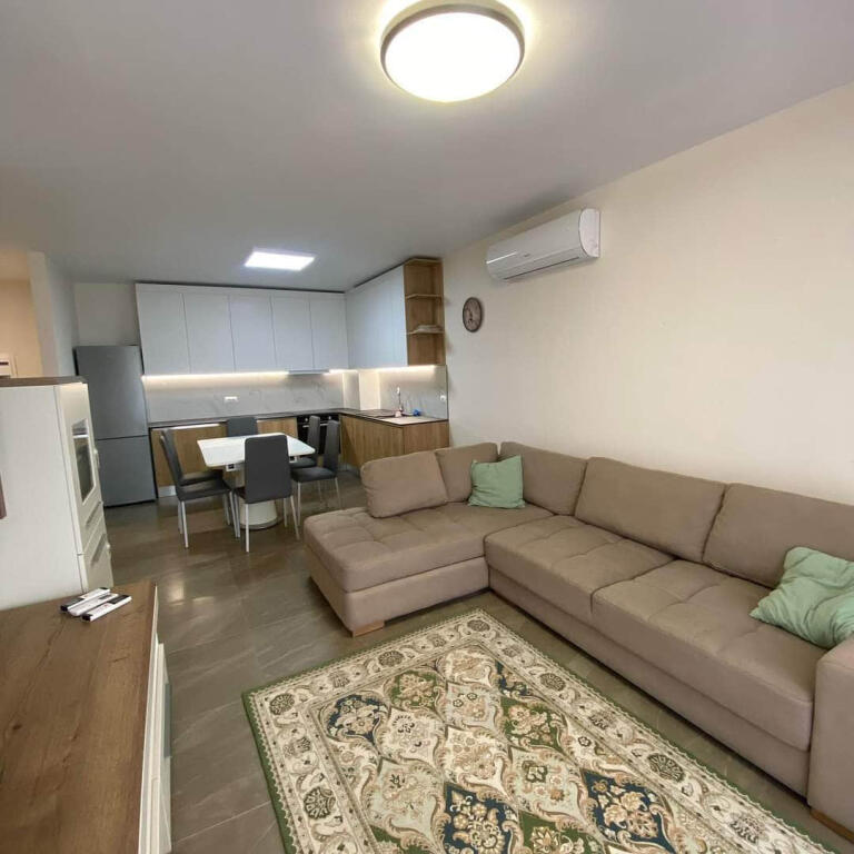 Appartamento in affitto 3+1+2 presso l'ex Campo dell'Aviazione (ID B230154) Tirana