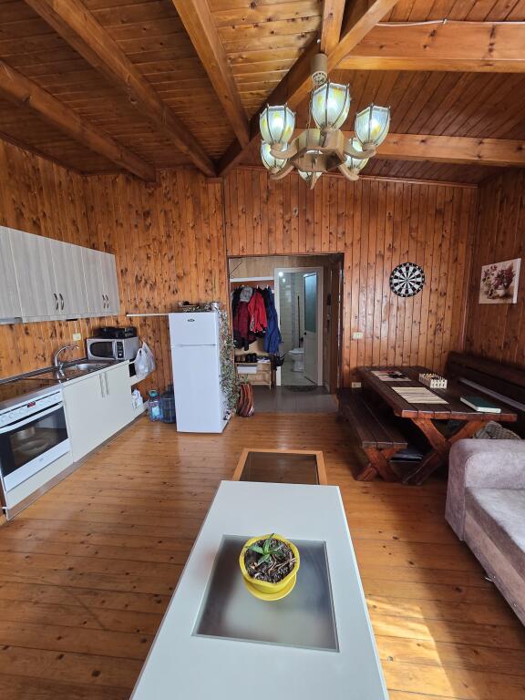 Apartament 1+1 për Shitje në Shkëmbin e Kavajës – Investim Ideal Pranë Detit!