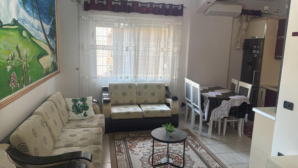 Affittasi appartamento 2+1+1 con balcone