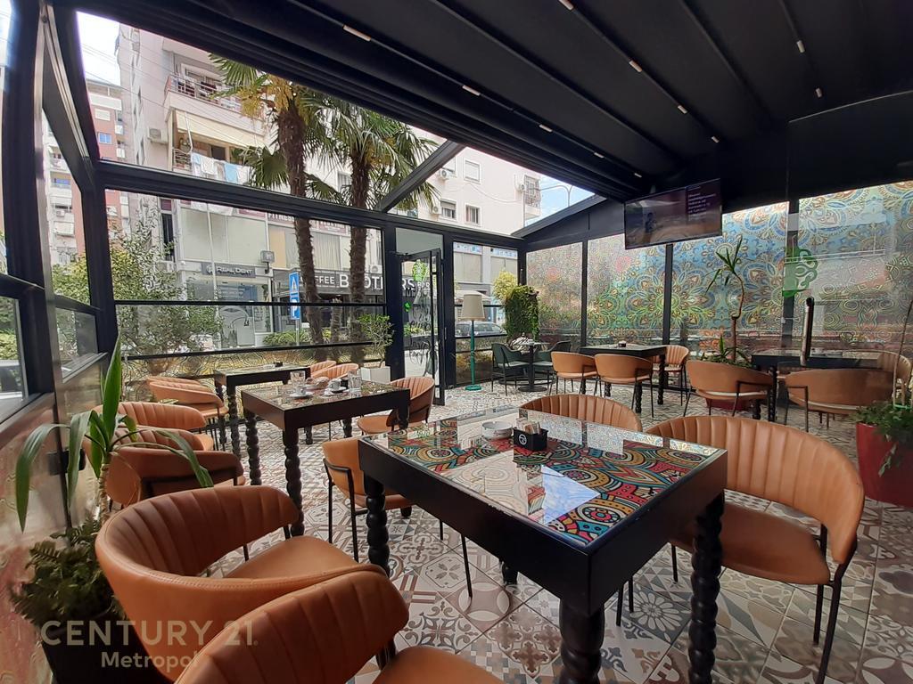 Vendesi ambiente commerciale - Lounge ad Astir - 1200m2