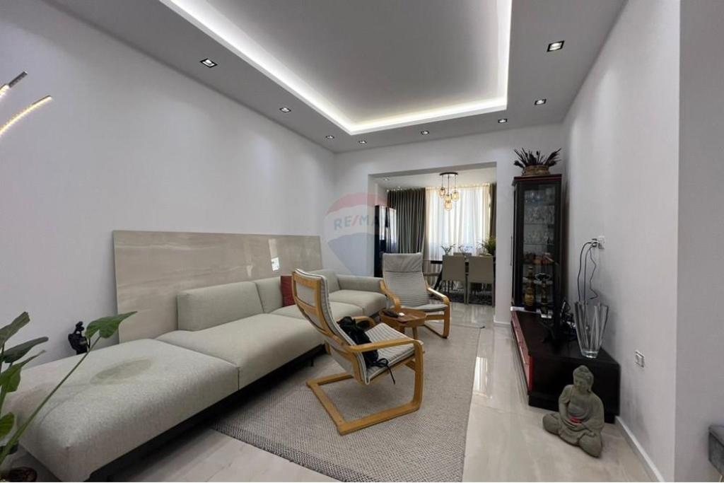 For rent 2+1 near Çam Market, Central Post Office.
