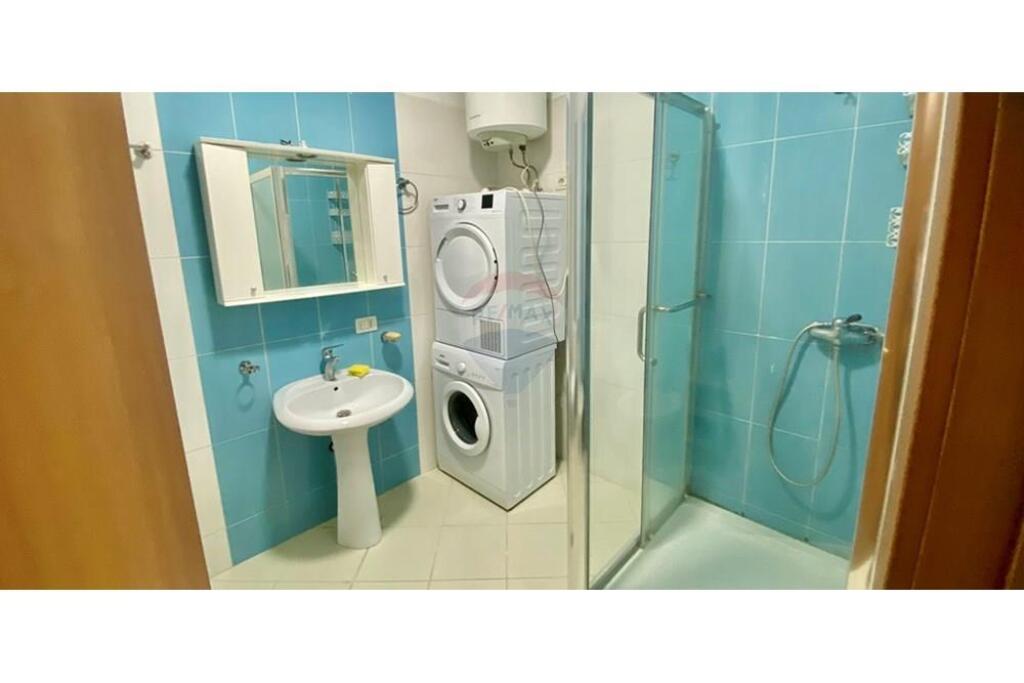 1+1 apartment for rent near the old Electric Market.