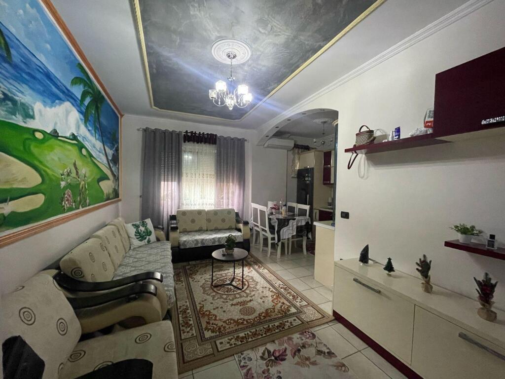 Affittasi appartamento 2+1+1 con balcone