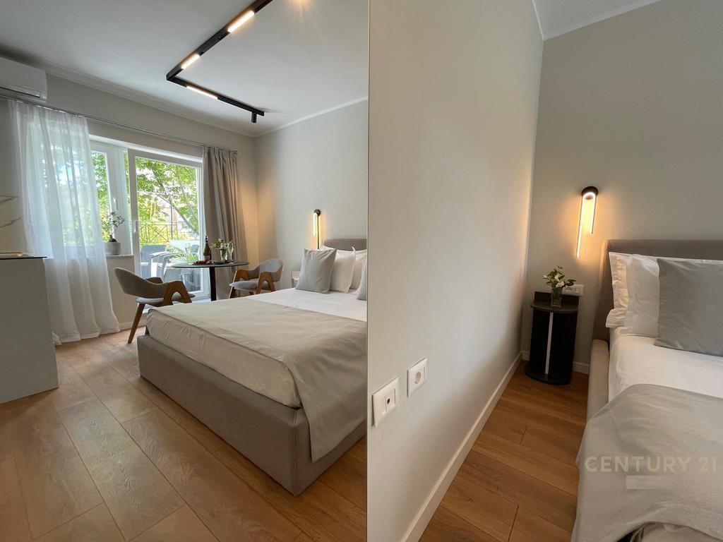 Vendesi 2 monolocali con veranda a Brryli, lungo la strada! 170.000 €